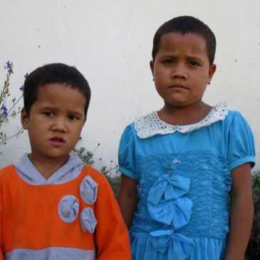 Deux soeurs à Children’s Home