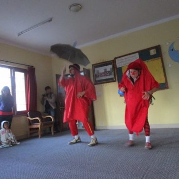 Des clowns à Children’s Home